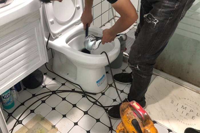 田林马桶堵塞自己疏通还是找师傅?专业上门服务让你省时更省心